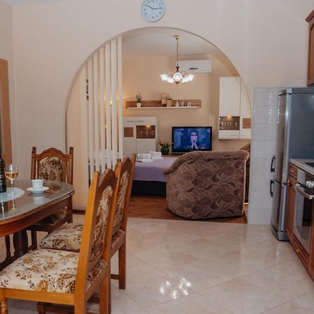 Apartman Neli Vir Luaran gambar