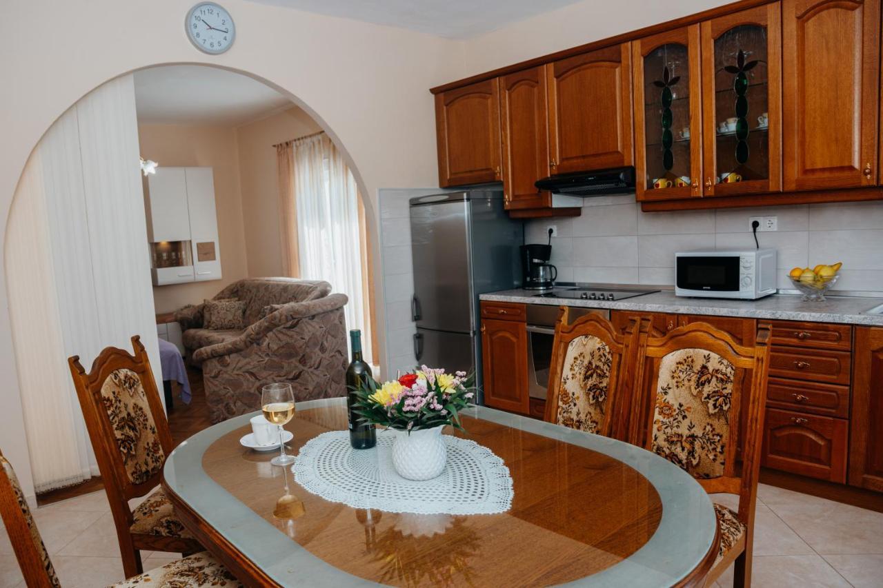 Apartman Neli Vir Luaran gambar
