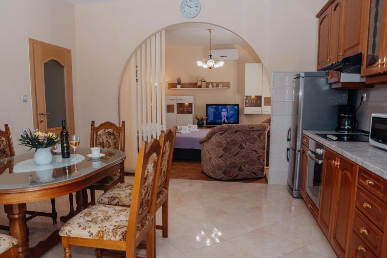 Apartman Neli Vir Luaran gambar