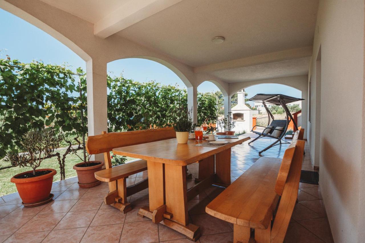Apartman Neli Vir Luaran gambar