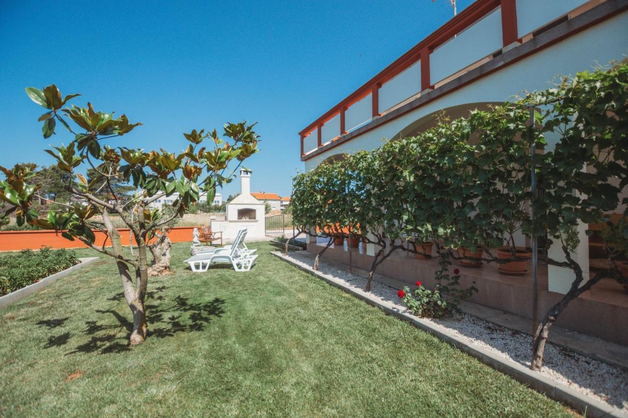 Apartman Neli Vir Luaran gambar