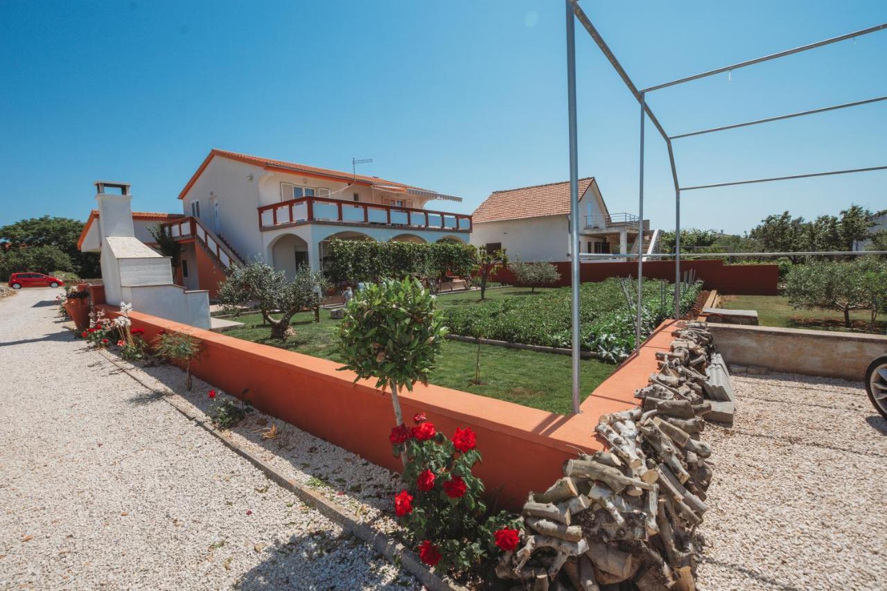 Apartman Neli Vir Luaran gambar