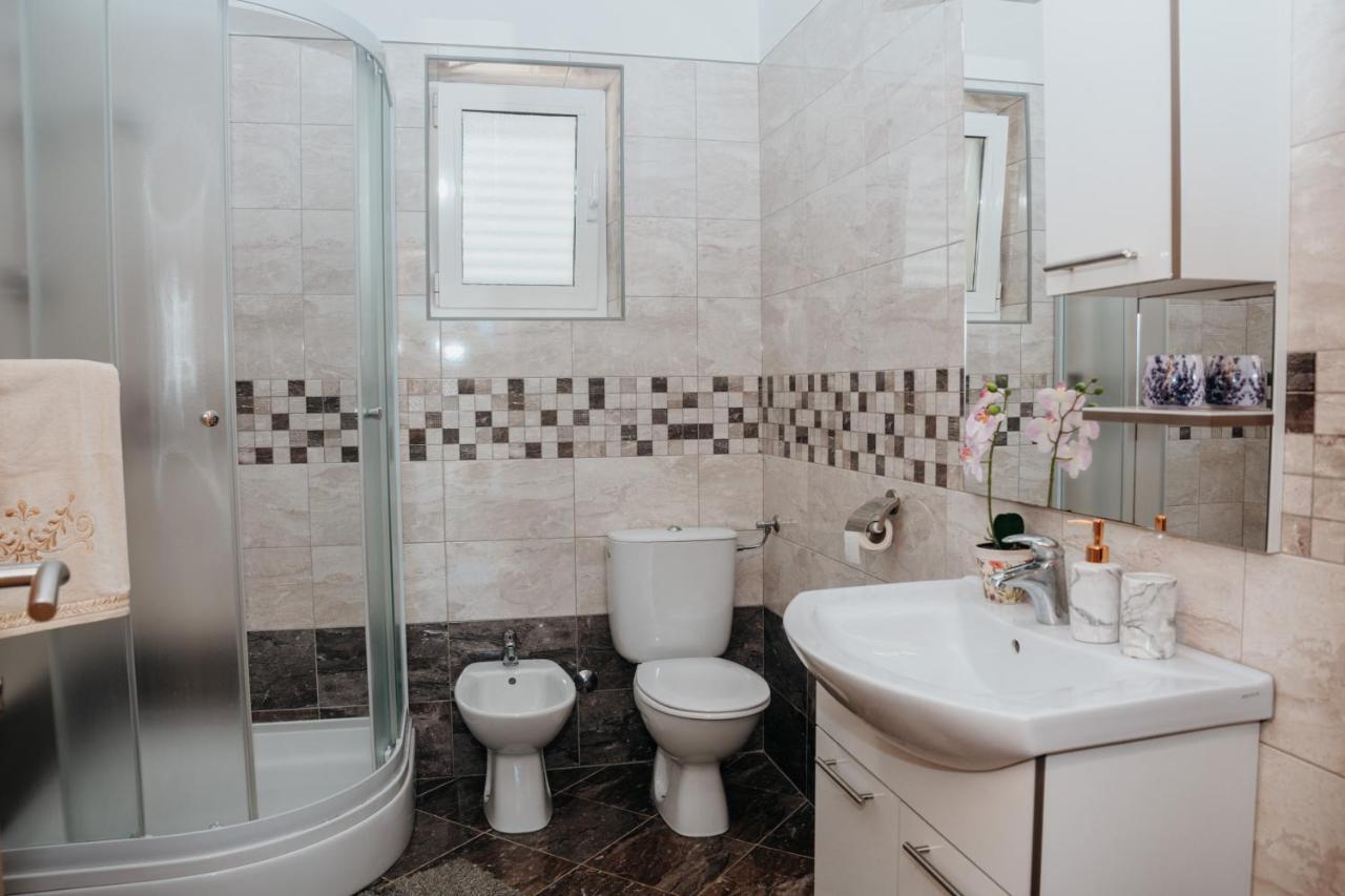 Apartman Neli Vir Luaran gambar