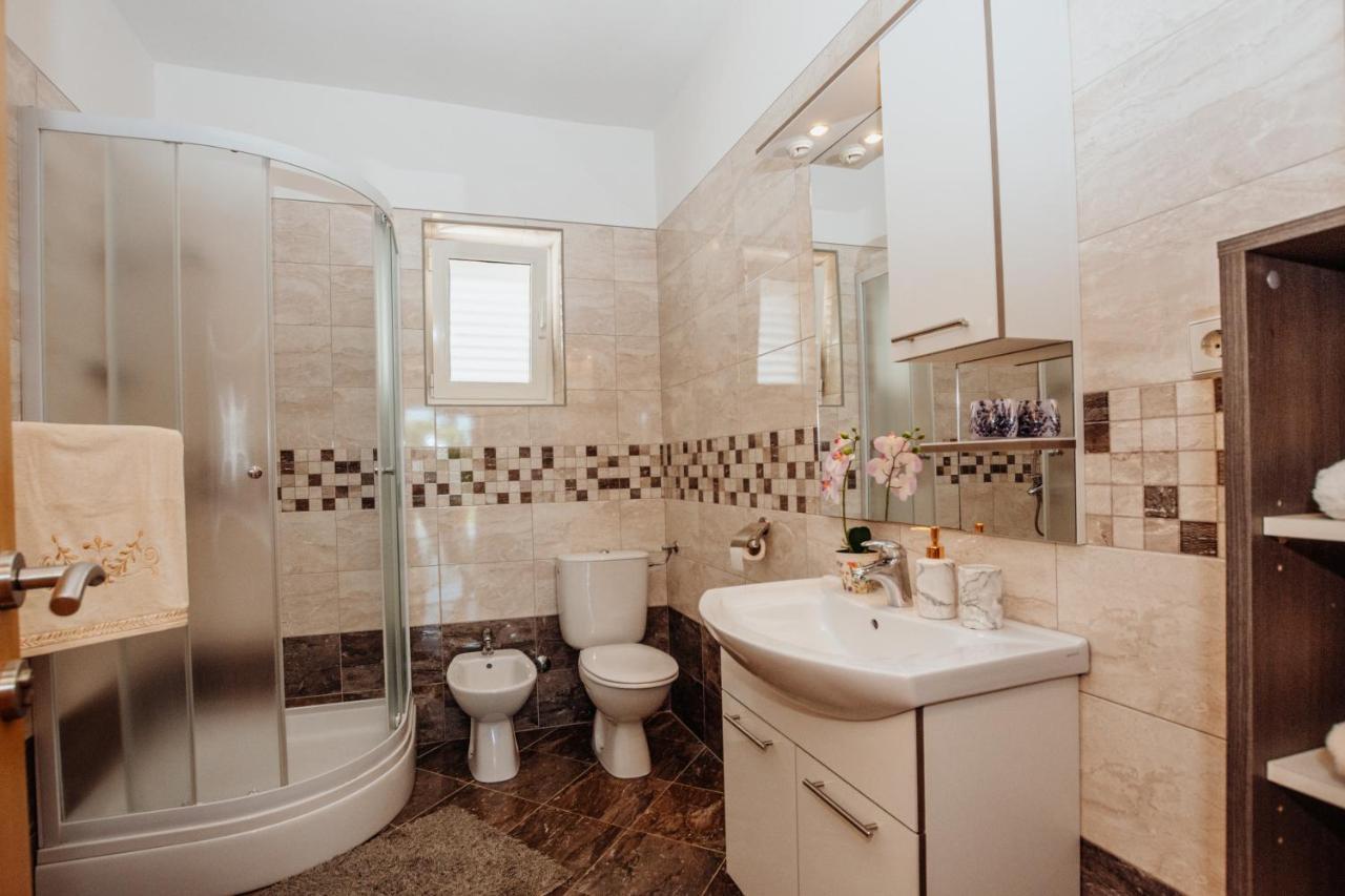 Apartman Neli Vir Luaran gambar